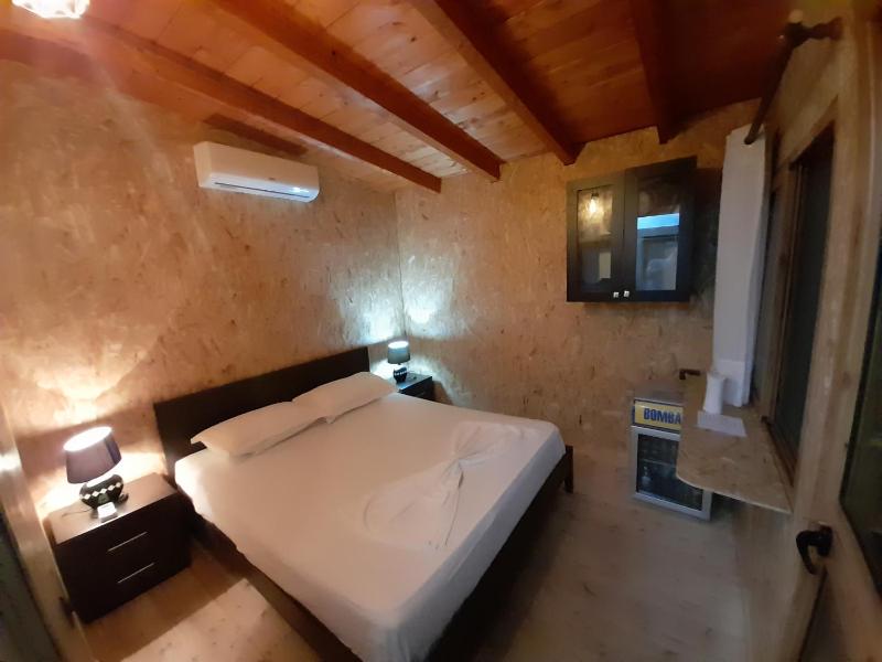 Double Room image 3