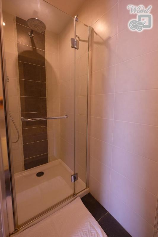 Two-Bedroom Apartment 5 people image 4