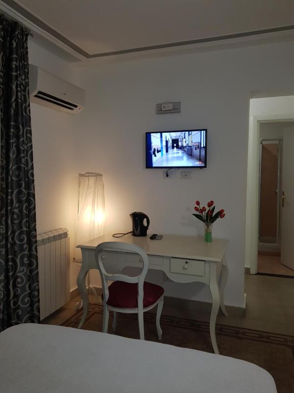 Deluxe Double Room image 3