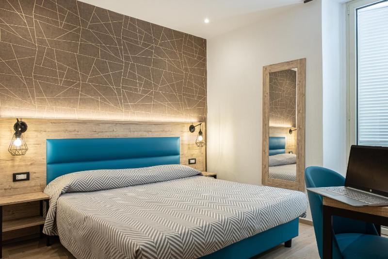 Standard Double or Twin Room image 4