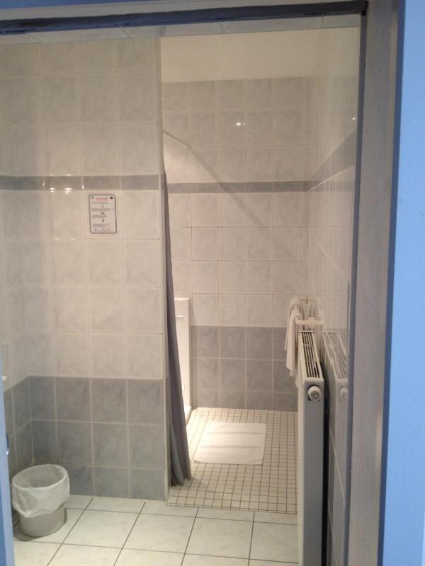 Twin Room image 3