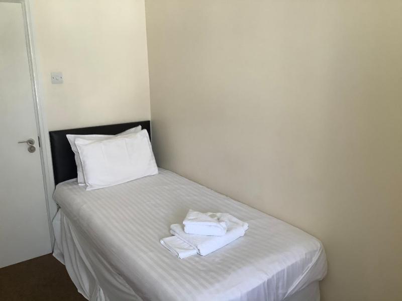 Single Room with Shower image 4