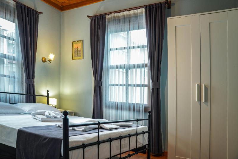 Double Room with Private Bathroom image 2
