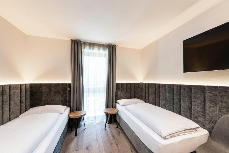 Family Suite with Balcony image 1