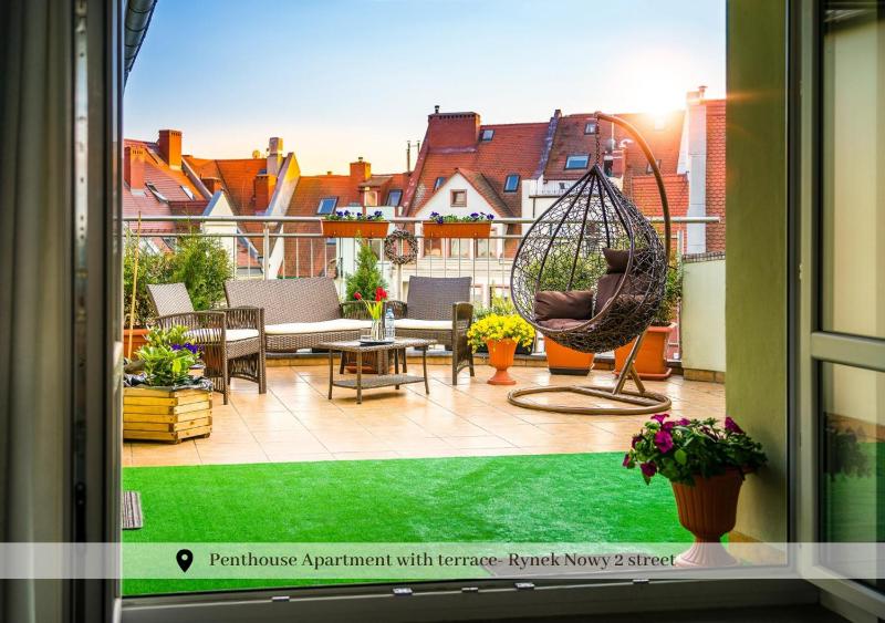 Penthouse Apartment with Terrace - 2 Rynek Nowy Street image 2