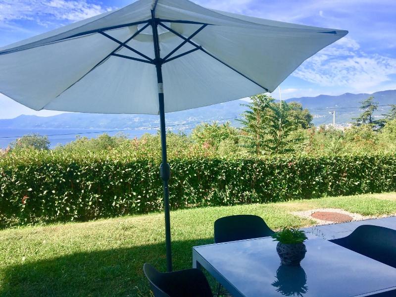 Studio Apartment with Sea View image 3