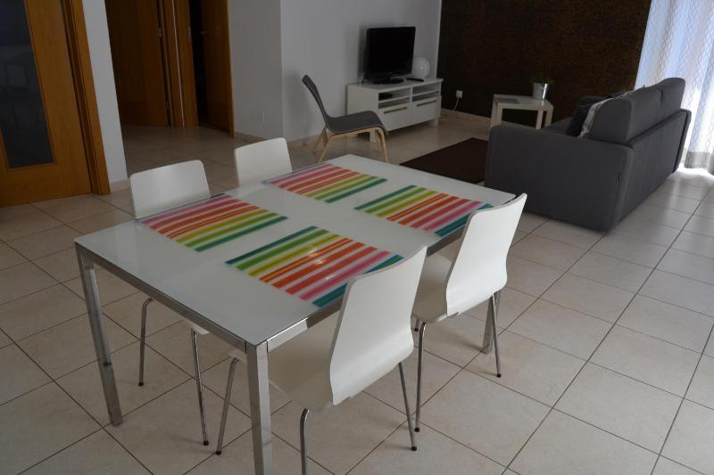 Superior One-Bedroom Apartment image 3