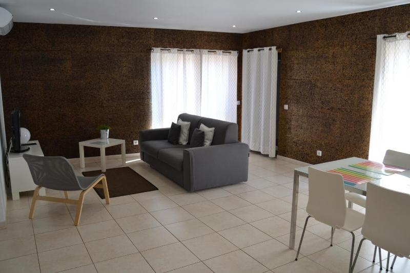 Superior One-Bedroom Apartment image 2