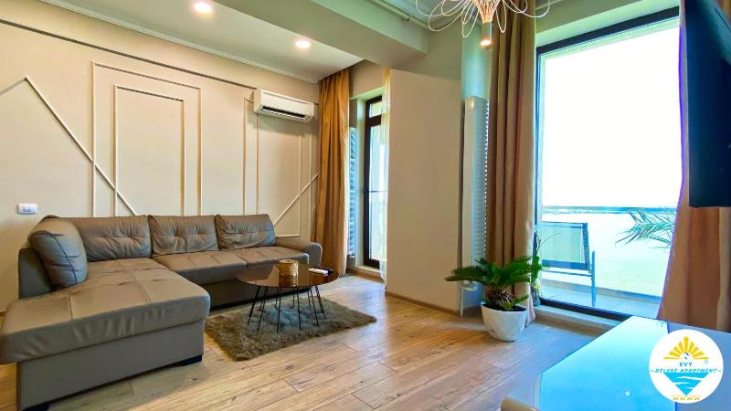 Deluxe Apartment with Lake View image 4