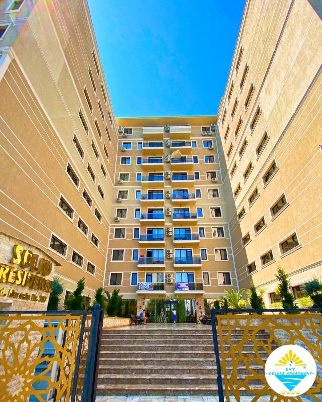 Deluxe Apartment with Lake View image 3