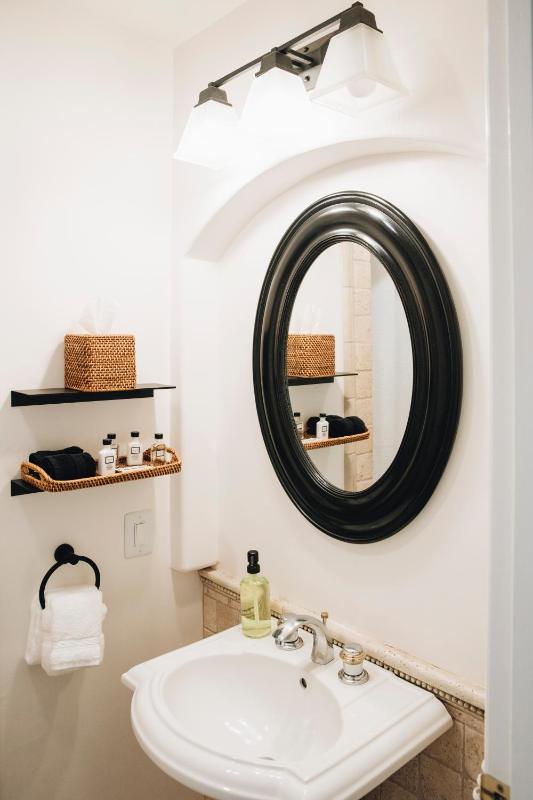 One-Bedroom Suite image 2