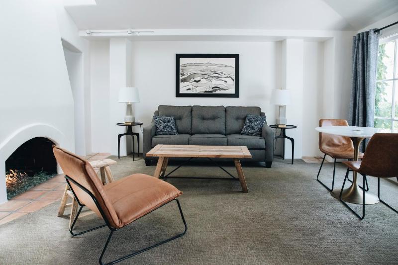One-Bedroom Suite image 4