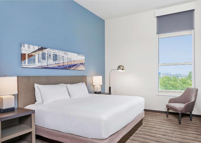 One-Bedroom King Suite with Kitchen image 2