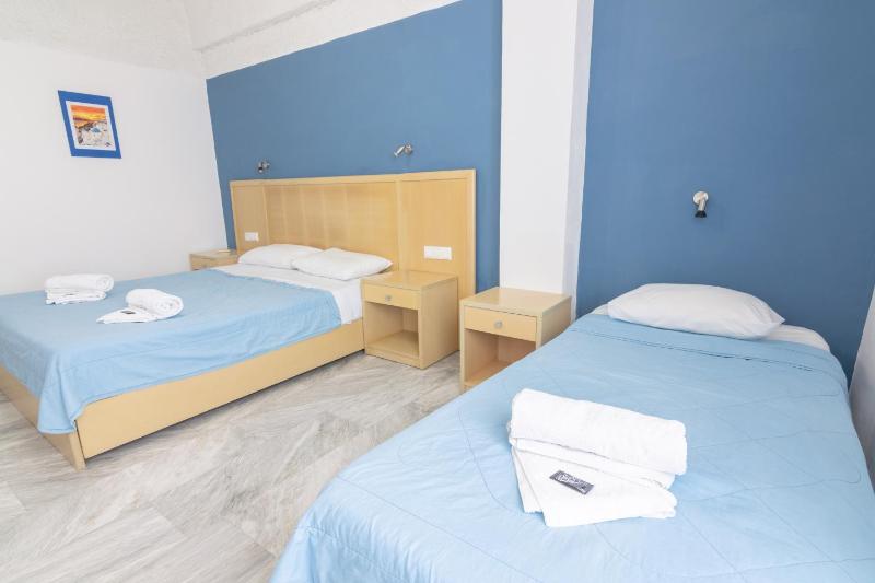 Standard Triple Room image 4