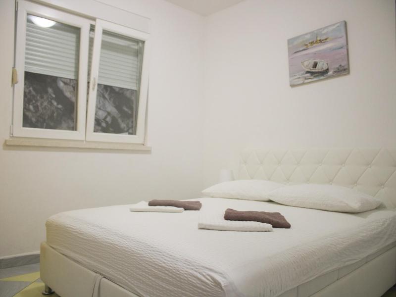 Comfort Apartment with Side Sea View image 3