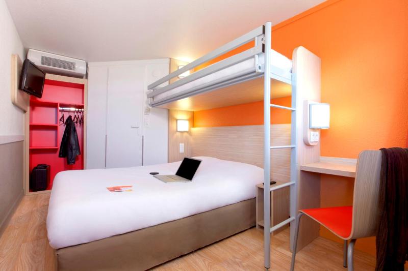 Triple Room with One Double Bed + One Single Bed image 3