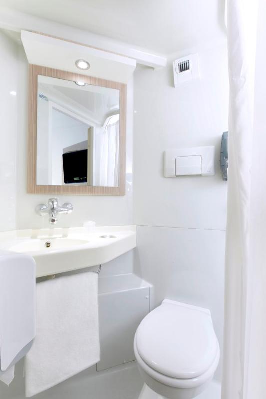 Double Room image 4