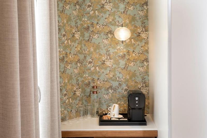 Executive Room with Courtyard View image 3