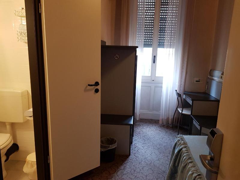 Economy Single Room image 2