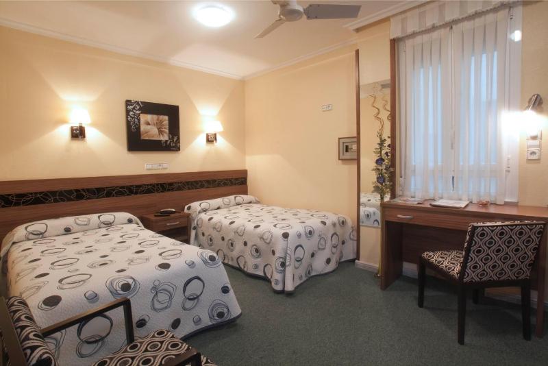 Double or Twin Room image 4