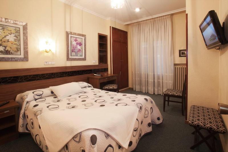 Double or Twin Room image 3
