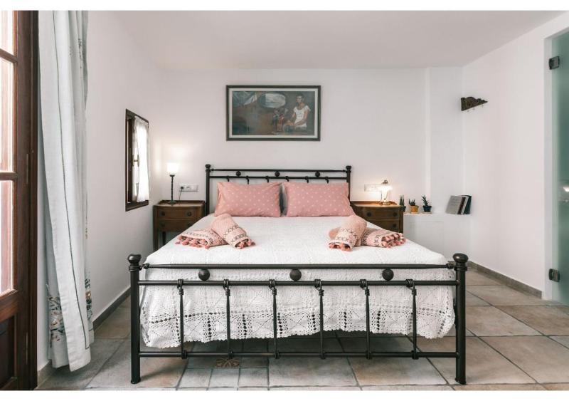 One-Bedroom Apartment image 3