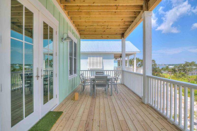 Six-Bedroom House image 3