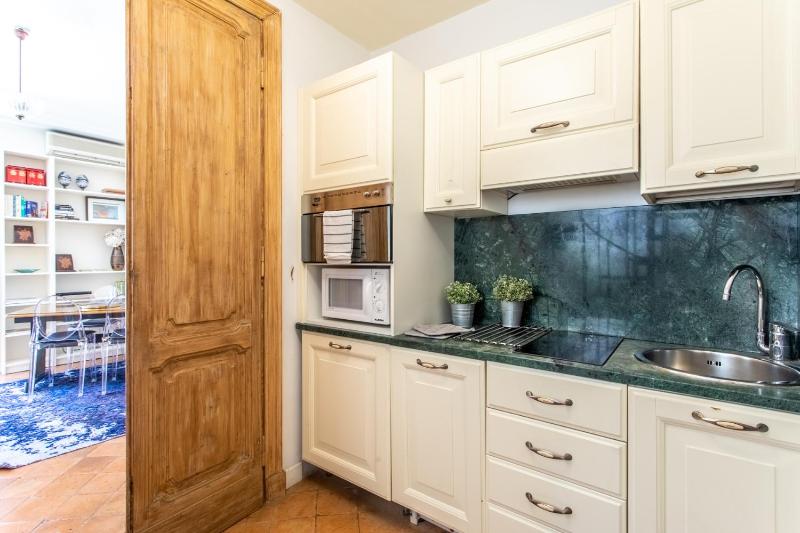 One-Bedroom Apartment with Terrace Split Level (4 Adults) image 2