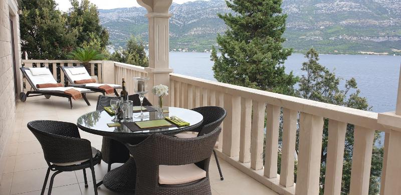 One-Bedroom Apartment with Ocean View image 4
