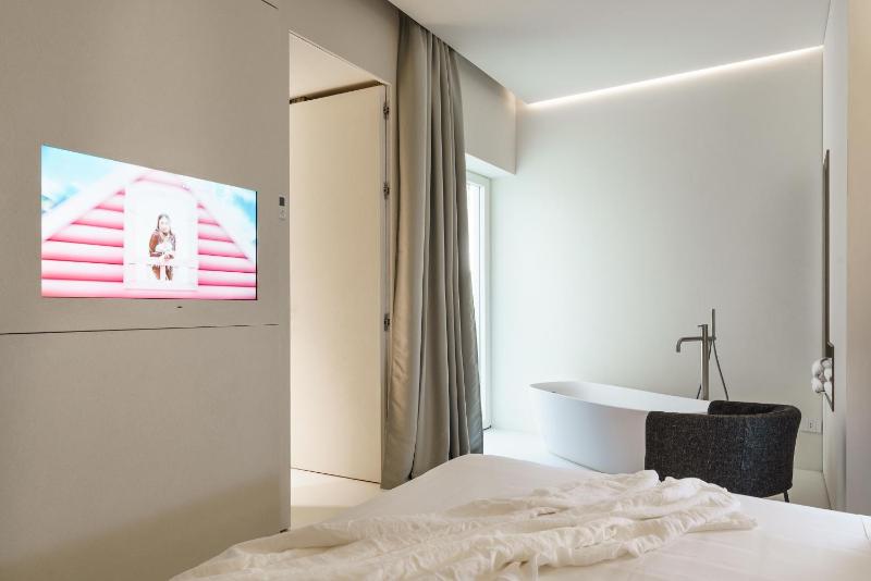 Meo Design Suites & Spa - image 40