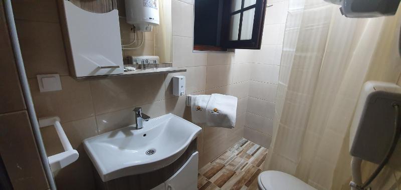 Triple Room with Lake View image 1