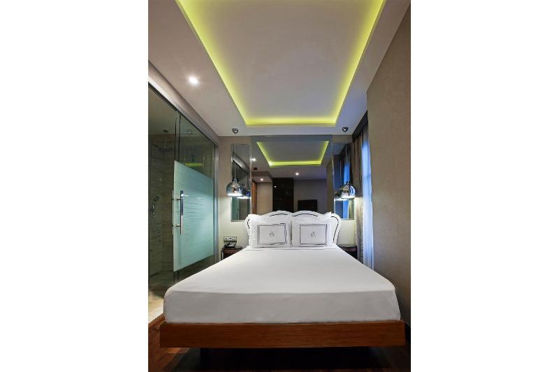 Connecting Family Room image 2