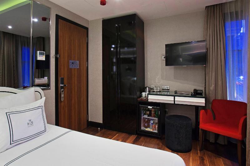 Deluxe Double or Twin Room image 2