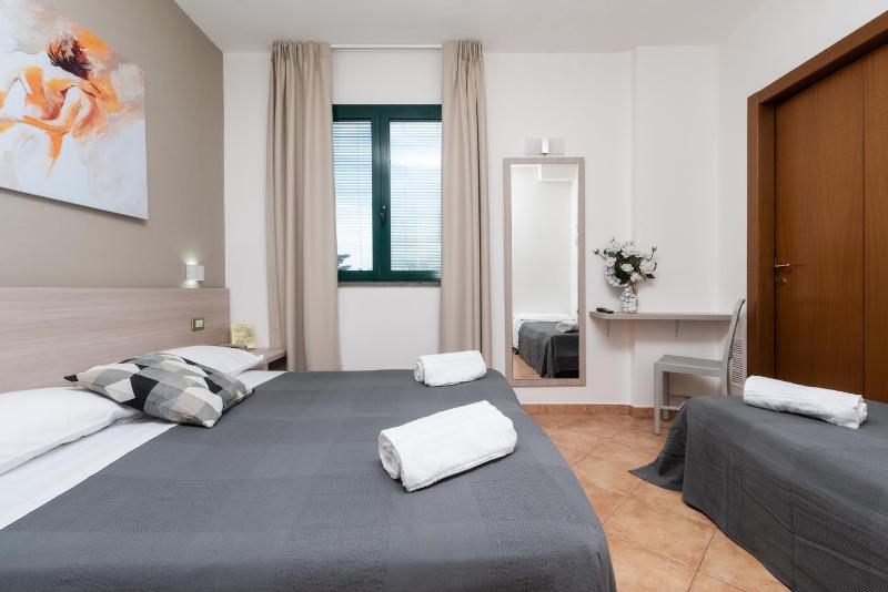 Triple Room image 3