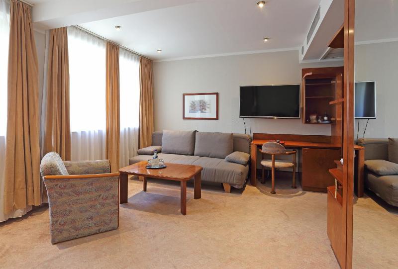 Family Room image 1