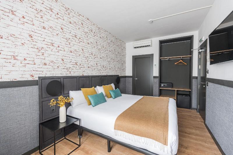 Double Room image 1