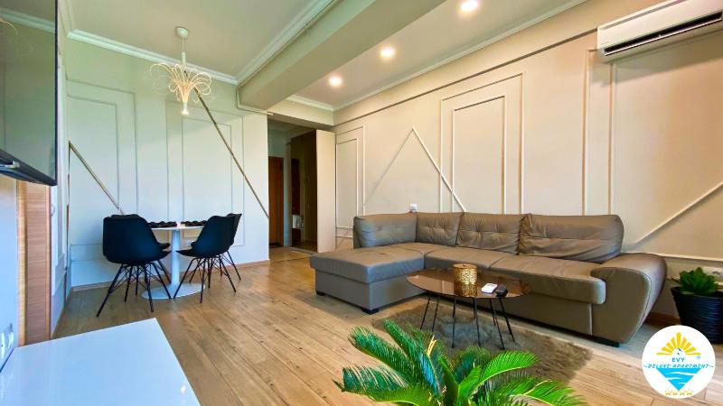 Deluxe Apartment with Lake View image 2