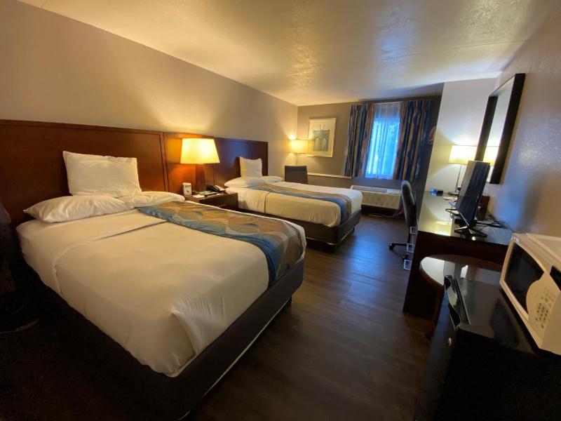 Double Room with Two Double Beds - Non-Smoking image 1
