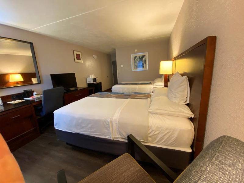Double Room with Two Double Beds - Non-Smoking image 4