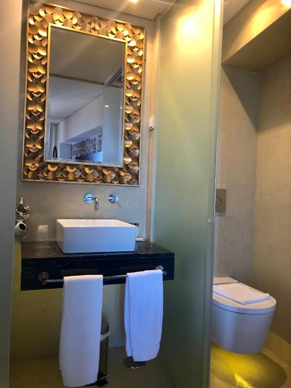 Deluxe One-Bedroom Apartment with Balcony and river view image 2