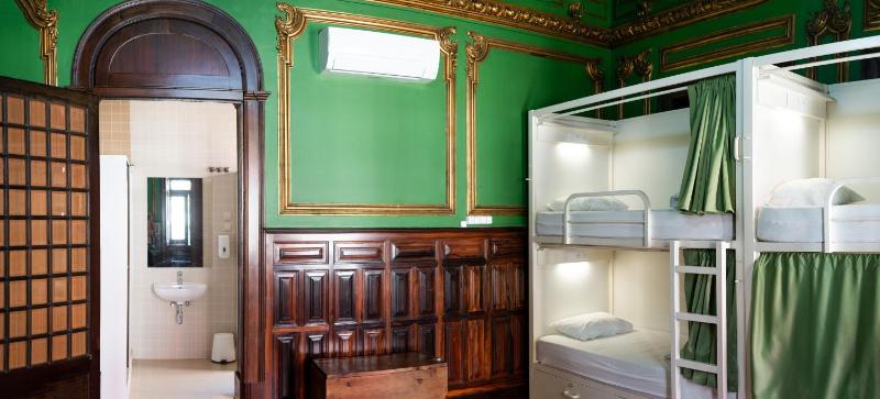 Bed in 8-Bed Female Dormitory Room Ensuite  image 3