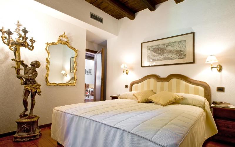 Suite with Garden View image 3