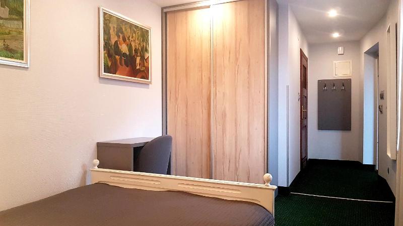 Standard Quadruple Room image 4