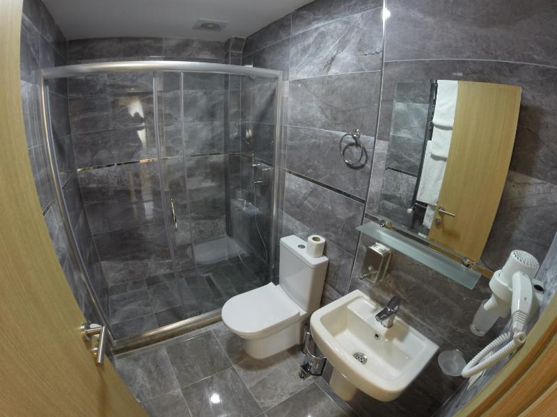 Deluxe Triple Room image 2