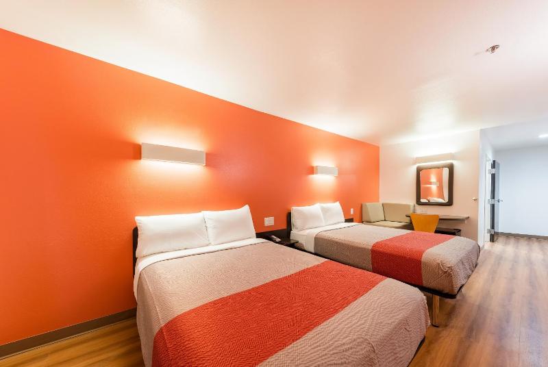 Quadruple Room - Non-Smoking image 4