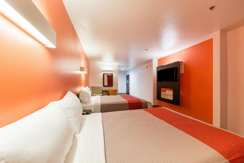 Quadruple Room - Non-Smoking image 3