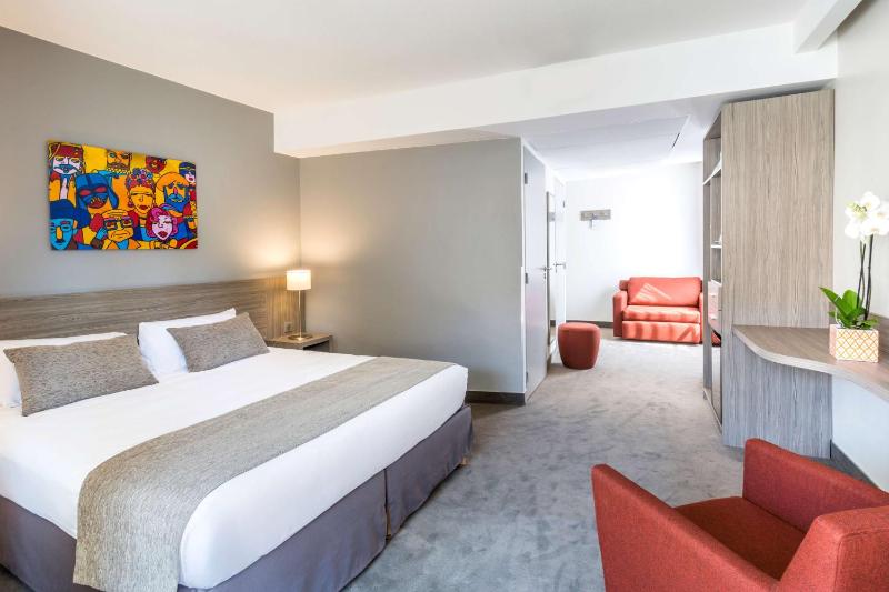 Junior King Suite - Non-Smoking image 4