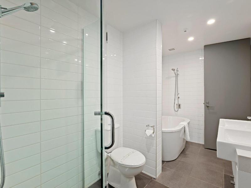 Top of the Lake Apartment - image 12