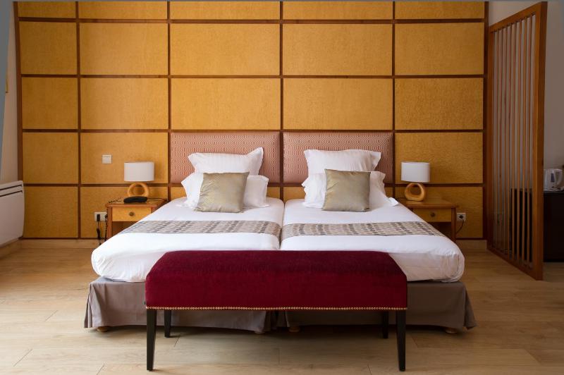King Suite with Spa Bath image 2