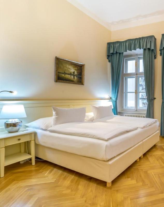 Economy Double Room image 3